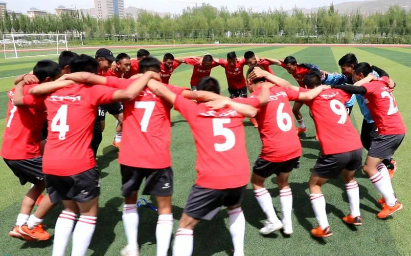 网球拍上为什么有个图标