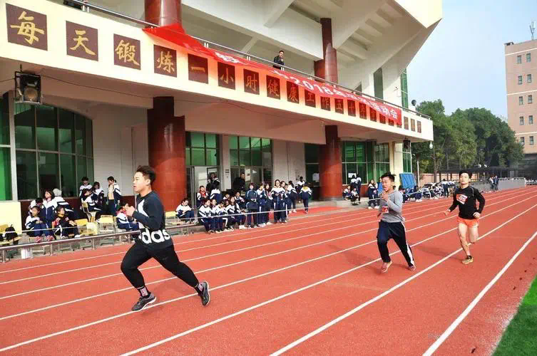网球拍外面有凹陷还能用吗_